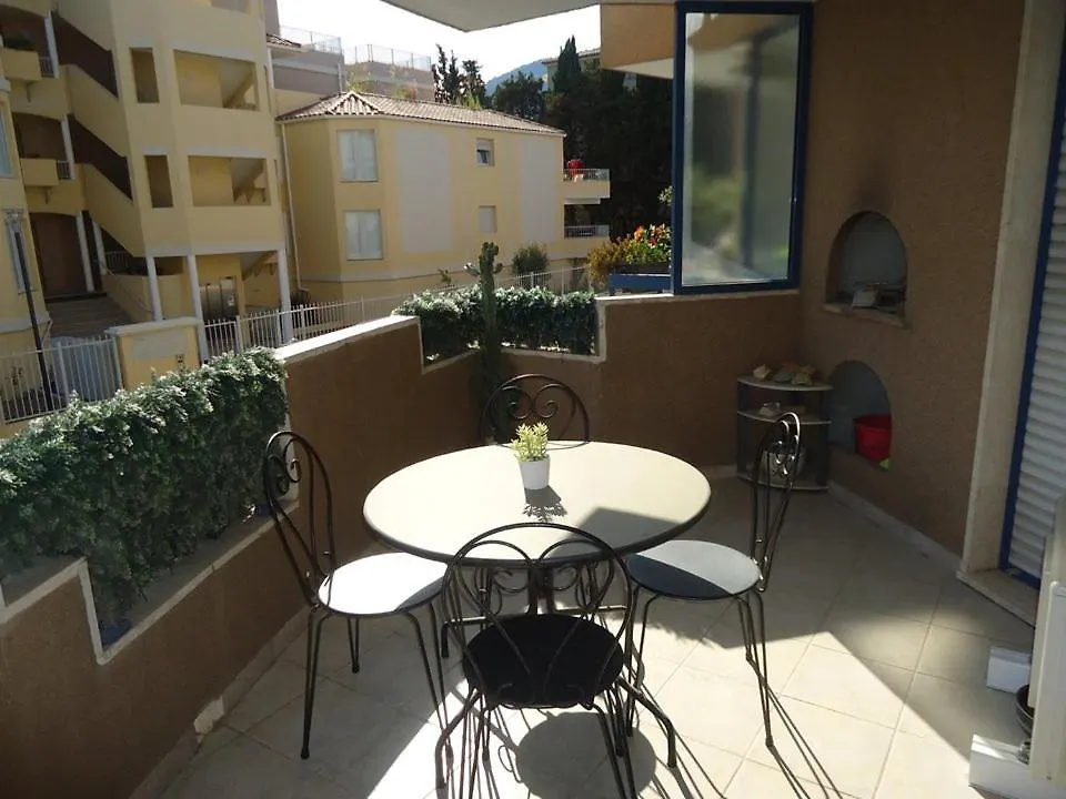 Joli 2 Pieces Climatise Avec Terrasse Lägenhet Cavalaire-sur-Mer Frankrike